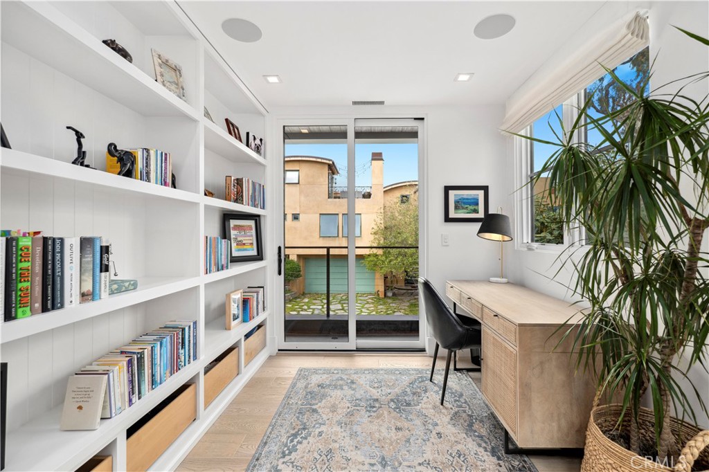 Corona del Mar North of PCH (CNHW) - Residential