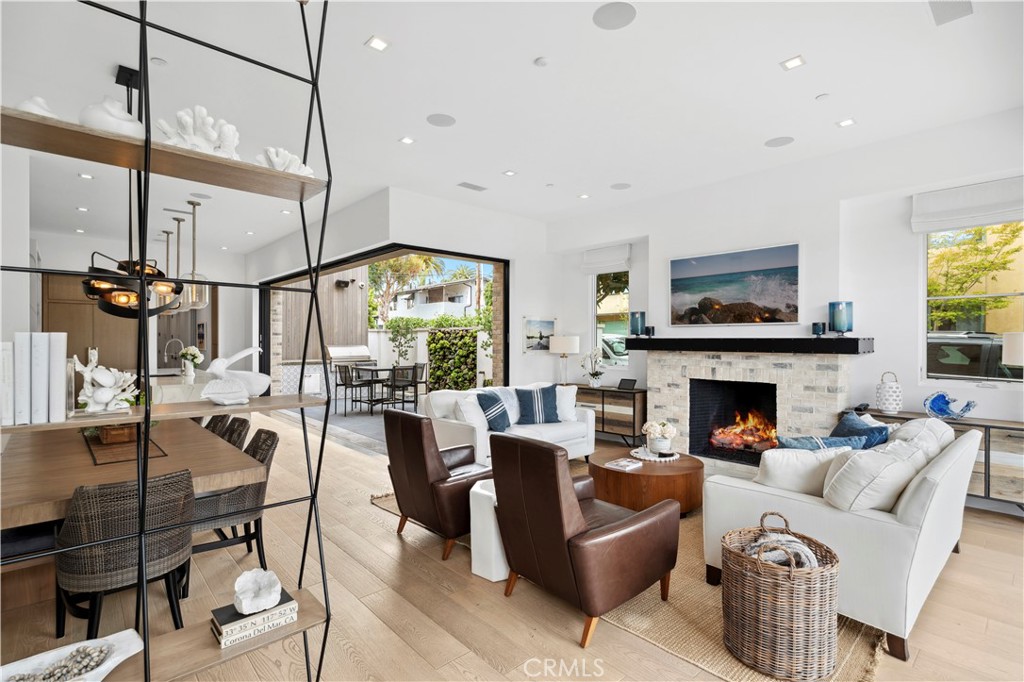 Corona del Mar North of PCH (CNHW) - Residential