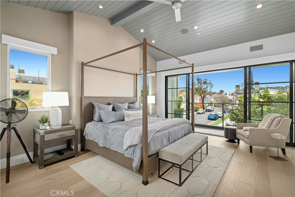Corona del Mar North of PCH (CNHW) - Residential