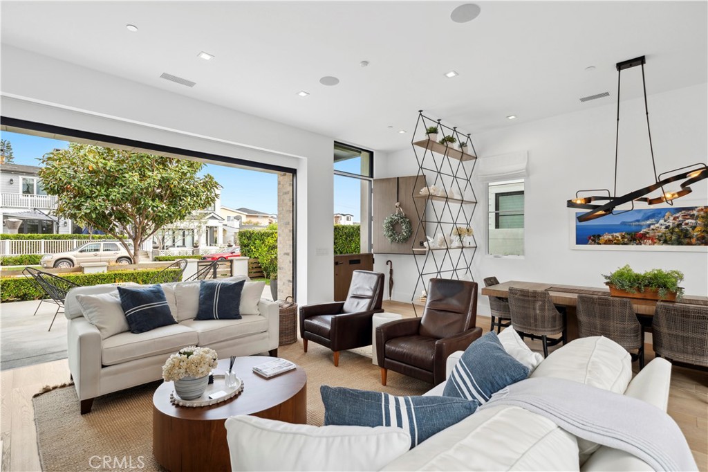 Corona del Mar North of PCH (CNHW) - Residential