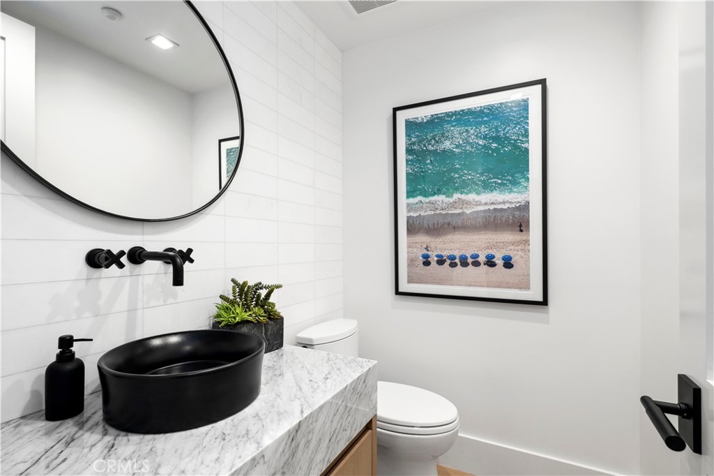 Corona del Mar North of PCH (CNHW) - Residential