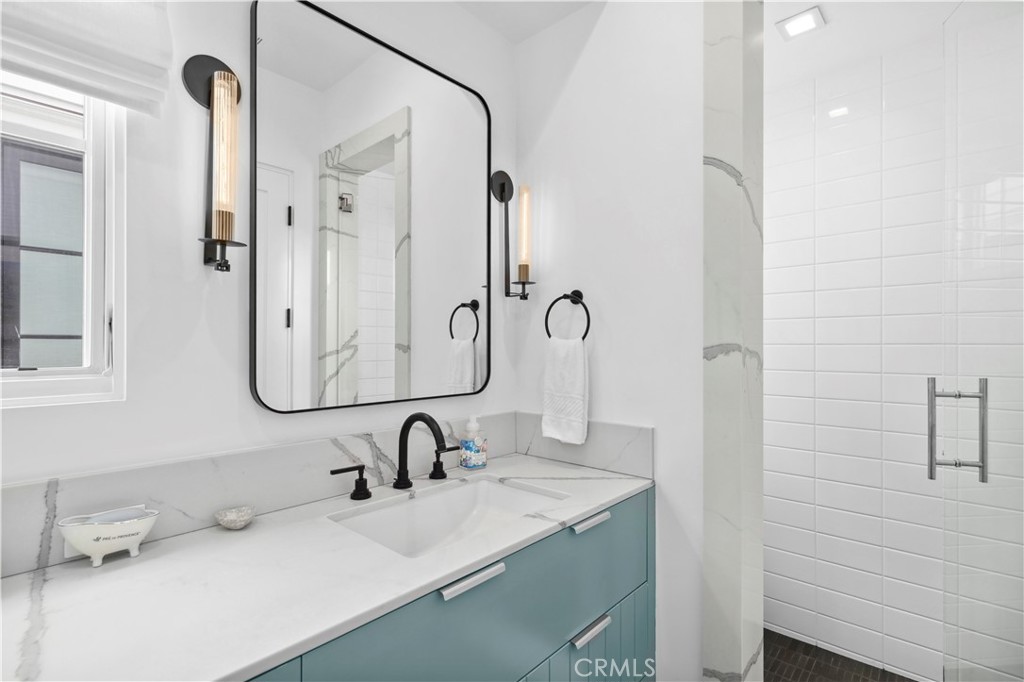 Corona del Mar North of PCH (CNHW) - Residential