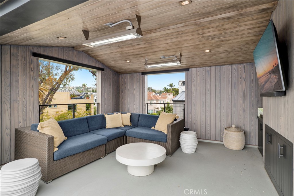 Corona del Mar North of PCH (CNHW) - Residential