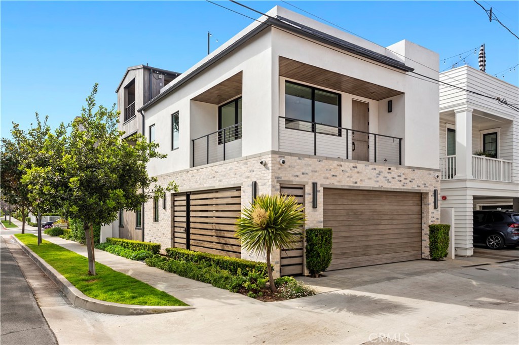 Corona del Mar North of PCH (CNHW) - Residential