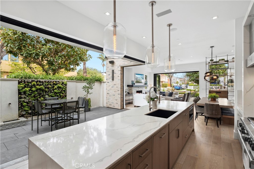 Corona del Mar North of PCH (CNHW) - Residential