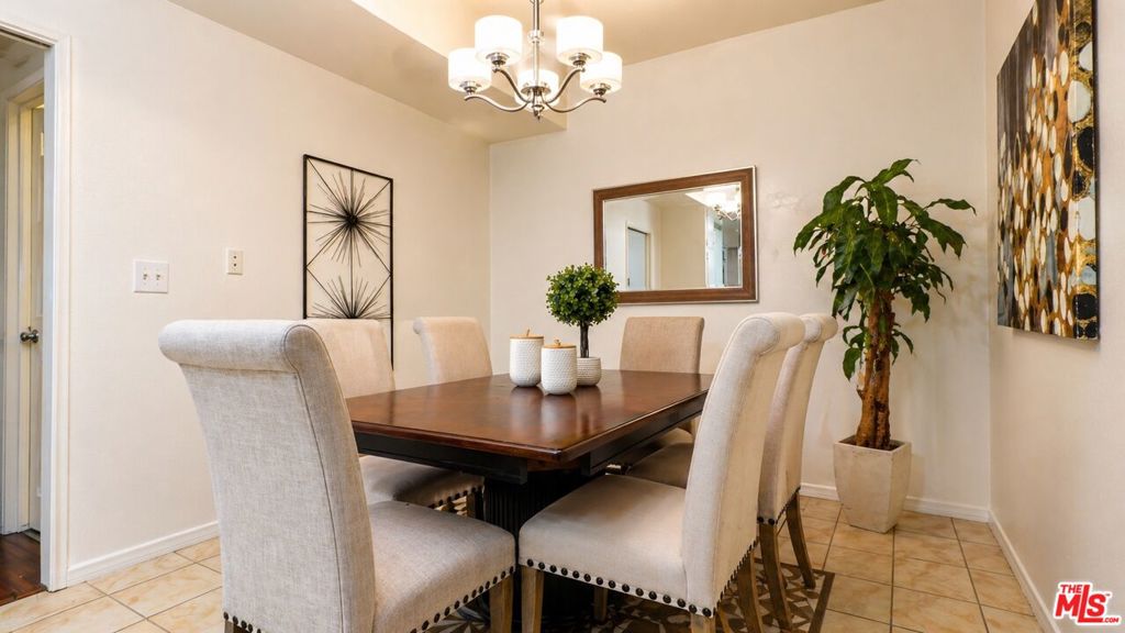 5139 Balboa Boulevard 12