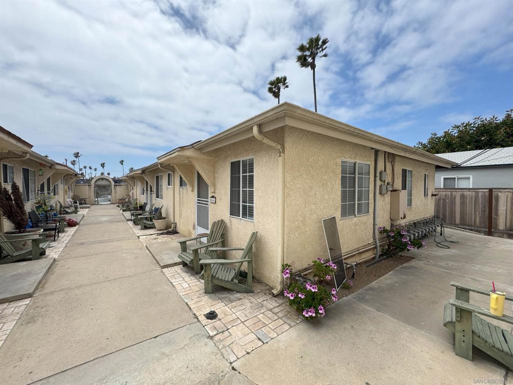 5058 Santa Monica Ave 5064.5