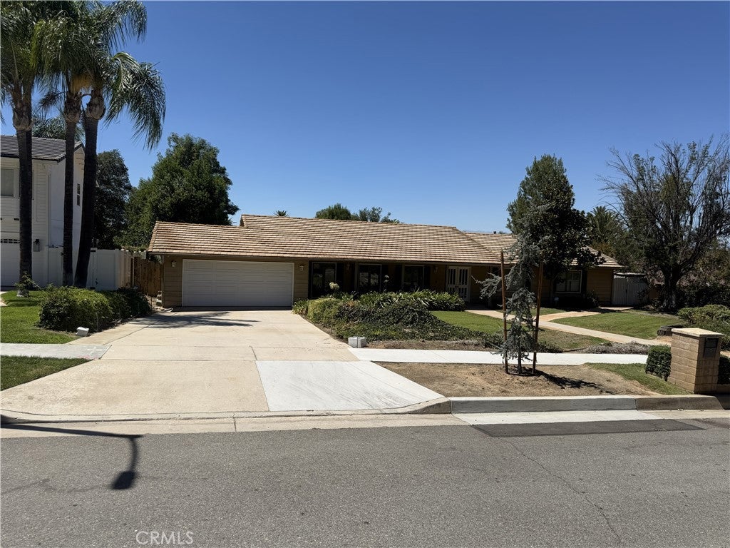 1524 Dwight