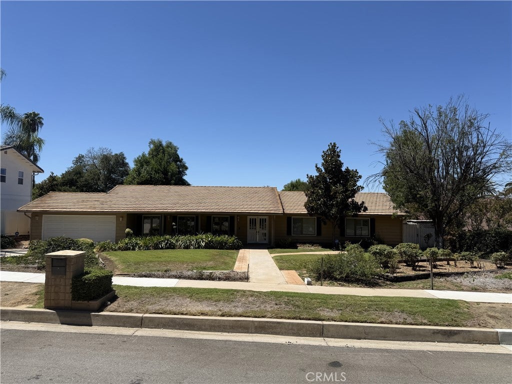1524 Dwight