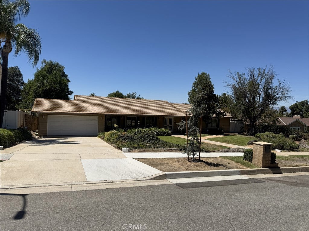 1524 Dwight