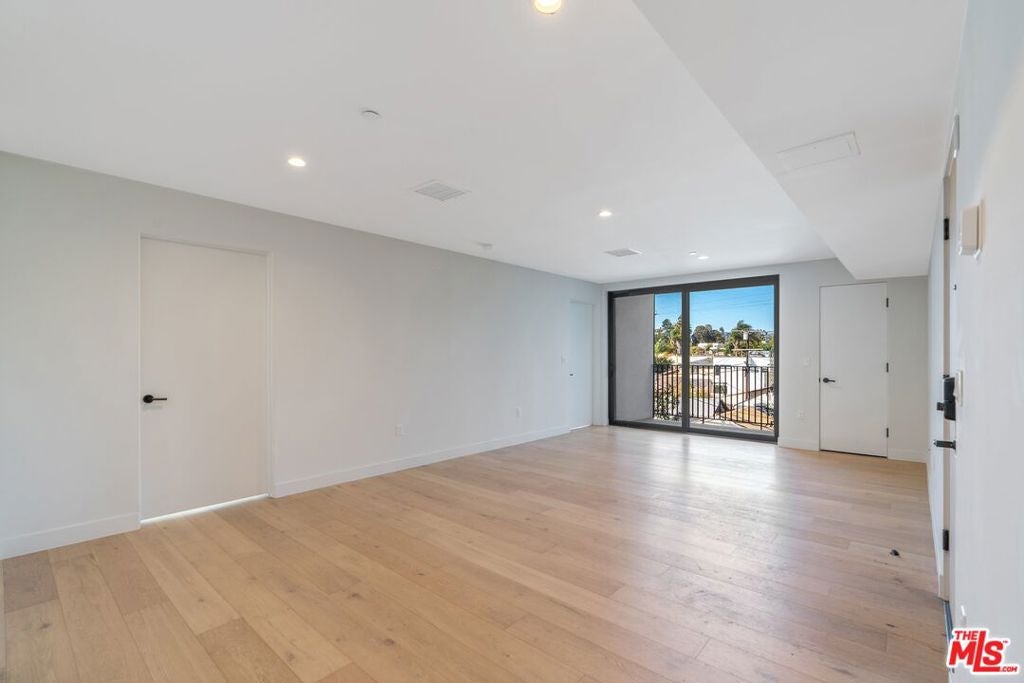 4506 Dockweiler Street 301