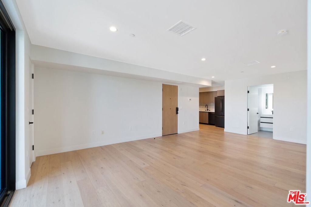 4506 Dockweiler Street 301