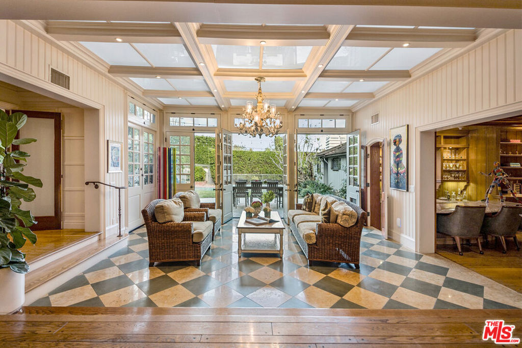 708 N Sierra Drive