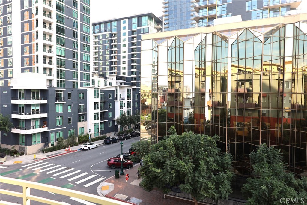 Properties 1 1501 India 516