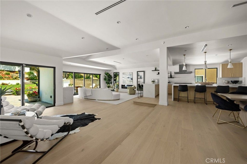 Photo of 5100 Orrville Avenue, Woodland Hills, CA 91367 (MLS # SR26060506)