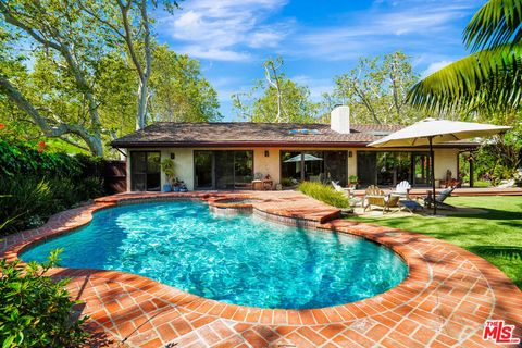 Photo of 30612 Sicomoro Drive, Malibu, CA 90265 (MLS # 25524396) Photo of 30612 Sicomoro Drive, Malibu, CA 90265 (MLS # 25524396)