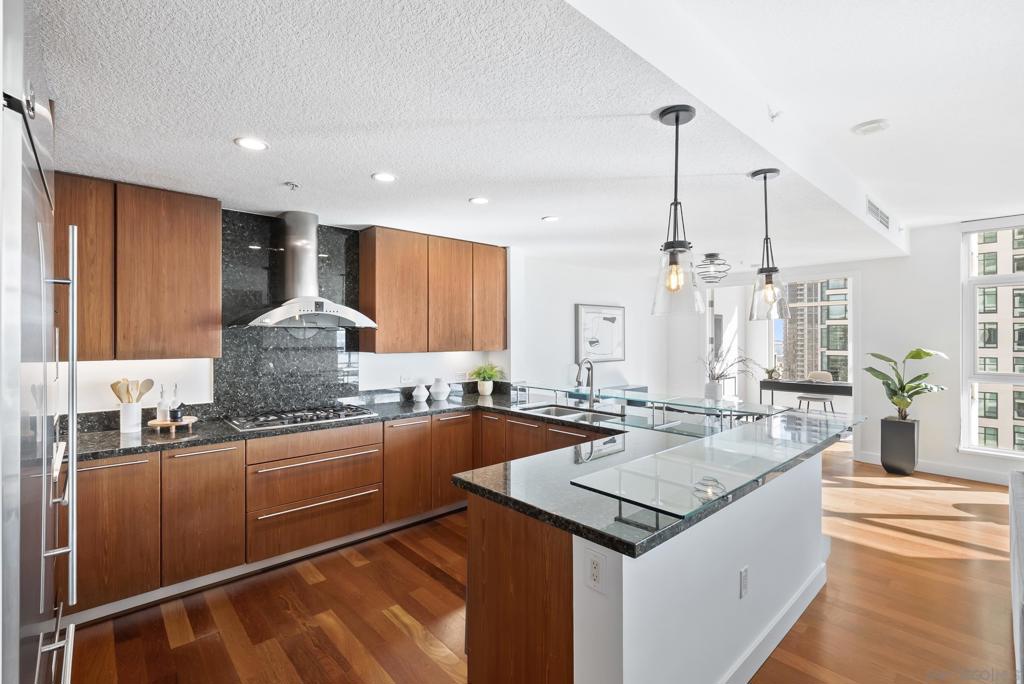 1205 Pacific Hwy 2106