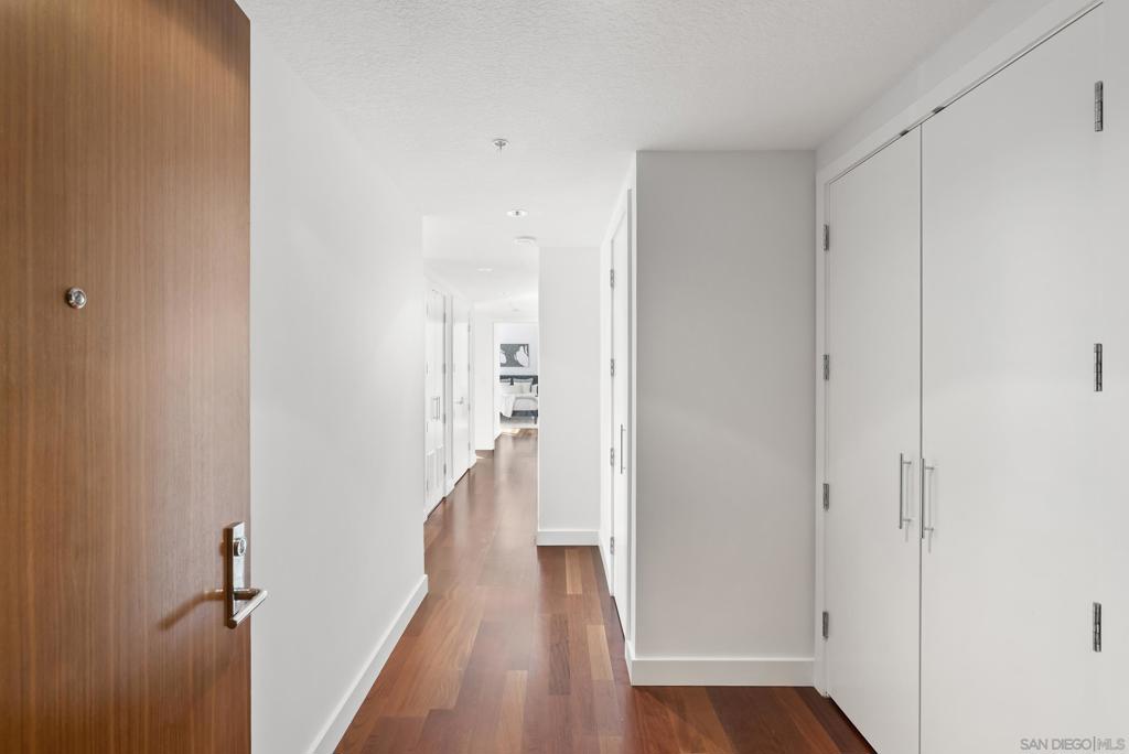 1205 Pacific Hwy 2106