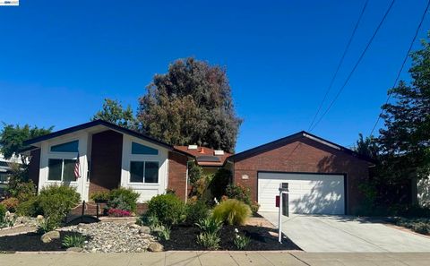 Photo of 4352 DAVIS WAY Way, Livermore, CA 94550 (MLS # 41129625)