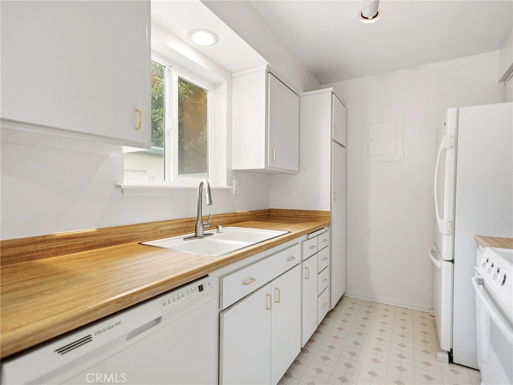 11138 Aqua Vista Street 18