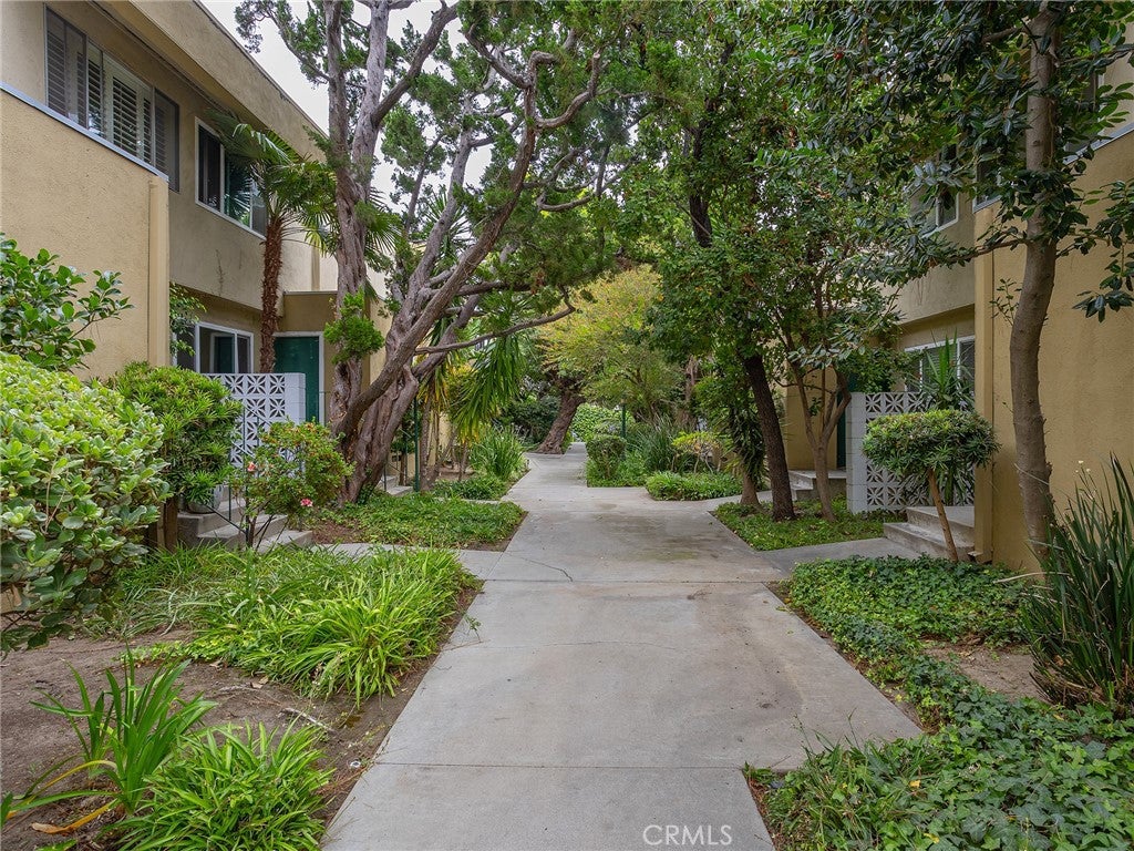 11138 Aqua Vista Street 18