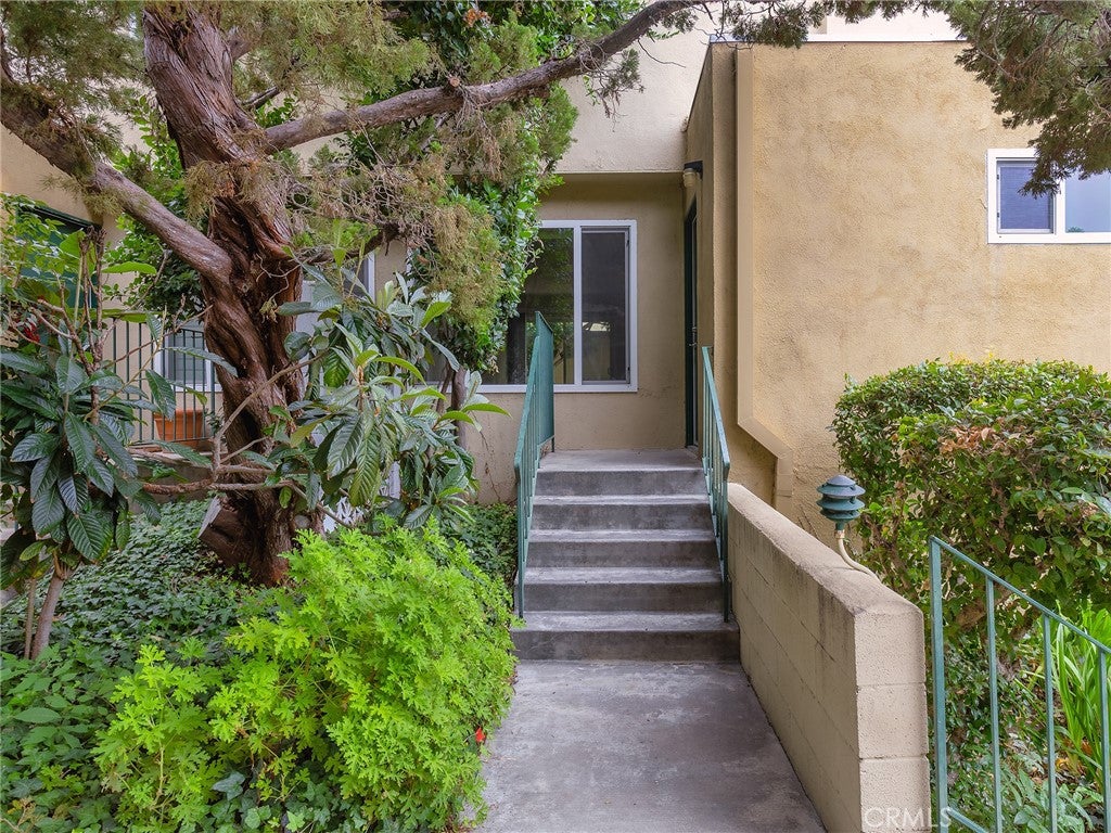 Photo of 11138 Aqua Vista Street #18, Studio City, CA 91602 (MLS # BB26202767)