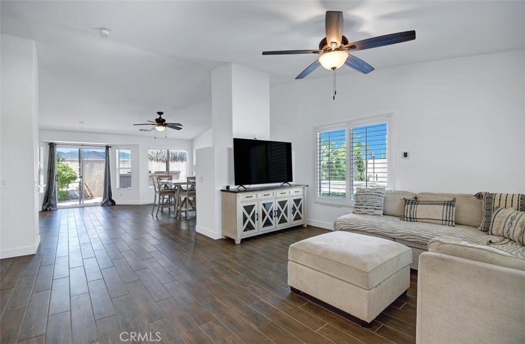 81258 Avenida Esmeralda