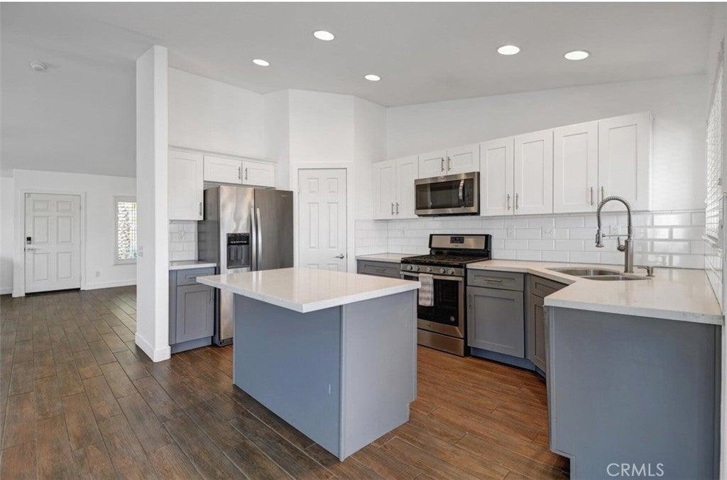 81258 Avenida Esmeralda
