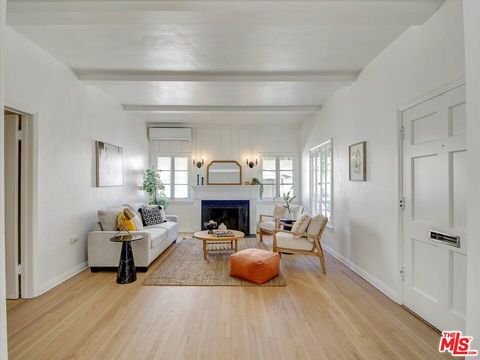 Photo of 440 W Ellis Avenue, Inglewood, CA 90302 (MLS # 26798103)