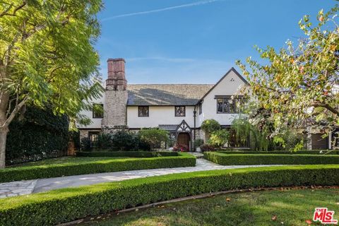 Photo of 717 N Alpine Drive, Beverly Hills, CA 90210 (MLS # 26641445)