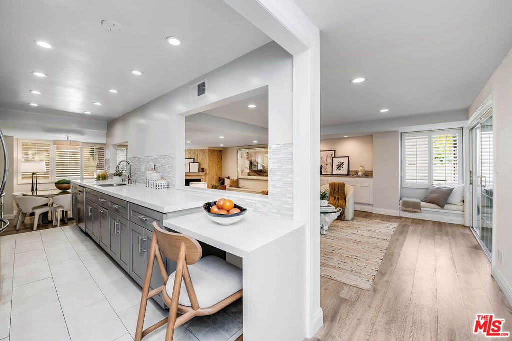 Photo of 441 N Oakhurst Drive #203, Beverly Hills, CA 90210 (MLS # 26671105)