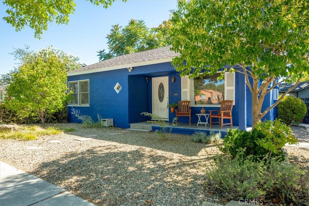 On the west side of Paso Robles, just a short walk from Market Walk and the heart of downtown, this two-bedroom, one-bath home is full of charm and ready for its next chapter. Inside, you’ll find original hardwood floors, a cozy fireplace, and an indoor laundry room. The important updates are already done—all new plumbing, a tankless water heater, new hot and cold water supply lines, and updated waste piping—so the heavy lifting behind the scenes is complete. Now it’s your turn to bring the vision. With a little elbow grease and creativity, this home offers a chance to build real equity and make something truly your own. Ideal for first-time buyers or investors looking for a great westside location with long-term potential.