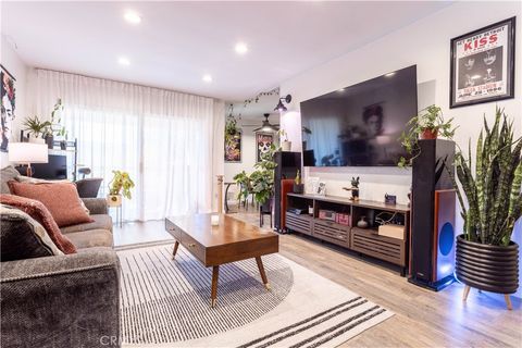 Photo of 18307 Burbank, Tarzana, CA 91356 (MLS # SR25256075)