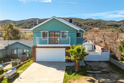 Photo of 42718 Coolcrest Drive, Lake Hughes, CA 93532 (MLS # SR26008112)