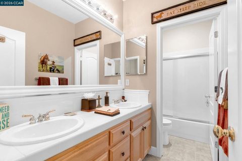 Tiny photo for 974 974 Rosehedge Ct Ct, Concord, CA 94521 (MLS # 41126355)