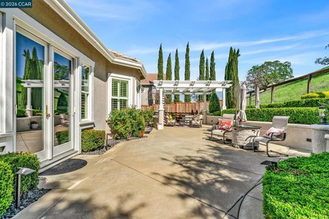 Tiny photo for 974 974 Rosehedge Ct Ct, Concord, CA 94521 (MLS # 41126355)