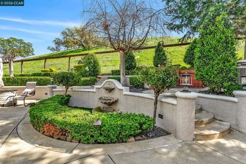 Tiny photo for 974 974 Rosehedge Ct Ct, Concord, CA 94521 (MLS # 41126355)