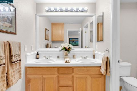 Tiny photo for 974 974 Rosehedge Ct Ct, Concord, CA 94521 (MLS # 41126355)