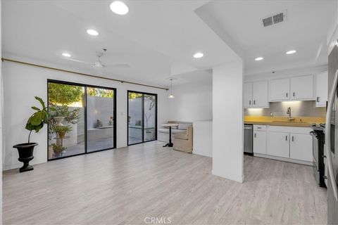 Photo of 874 N Village Square Sq N, Palm Springs, CA 92262 (MLS # IG26003100)