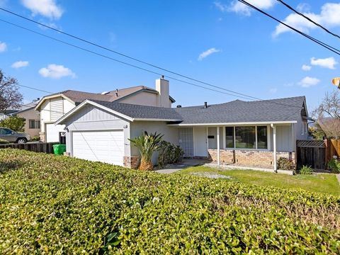 Photo of 3250 Ridge Crest Ct Ct, Hayward, CA 94541 (MLS # 41123363)