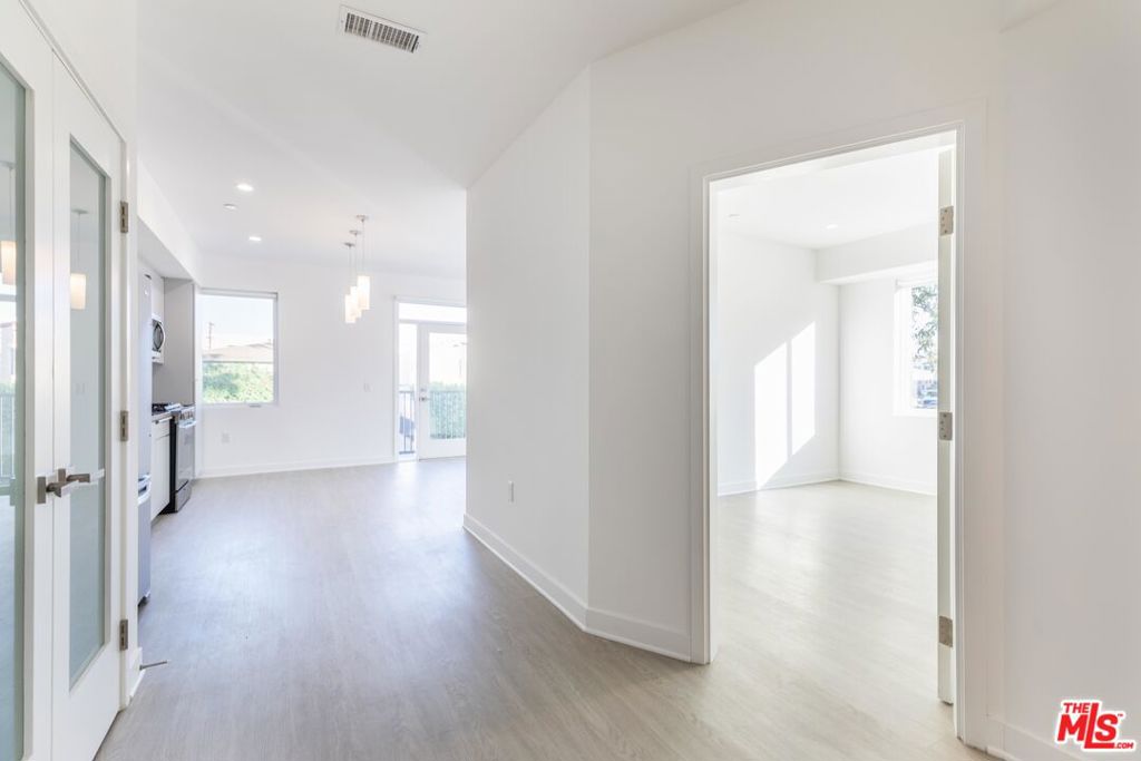 Bright, spacious, and effortlessly cool. This Wilcox gem drops you right in the middle of everything you love about Hollywood living. The living room is wide open and drenched in sunlight (yes, your plants will thrive here), the kitchen's rocking stainless steel appliances (dishwasher and microwave included, of course), and you've got your own in-unit washer/dryer because lugging laundry is so last year. Bedrooms? Plenty of space and closets that won't leave you fighting for hangers. Bathrooms? Options, baby. Hop in the glass shower for the quick rinse or sink into that deep-soak tub when it's time to linger. Now, let's talk LOCATION. Step outside and you're minutes from Melrose magic dinner at Osteria La Buca, vintage treasure hunts, and coffee runs that turn into conversations. Craving something calmer? Stroll through Larchmont Village or take in the tree-lined streets of Hancock Park. Studios are close for workdays, the 101 via Santa Monica Blvd keeps you connected, and Pavilions, Ralphs, and Target make errands too easy. This is one of those addresses that makes life feel cinematic close to the action when you want it, and grounded when you don't.