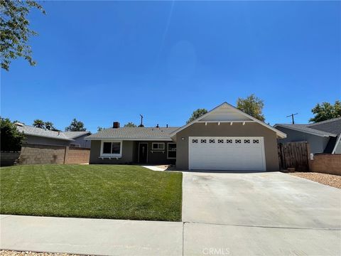 Photo of 23370 Schoolcraft, West Hills, CA 91307 (MLS # SR26009166)
