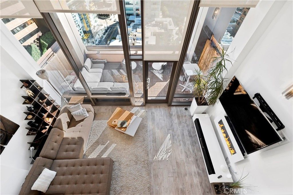 Photo of 1100 Wilshire Boulevard #1707, Los Angeles, CA 90017 (MLS # GD26072068)