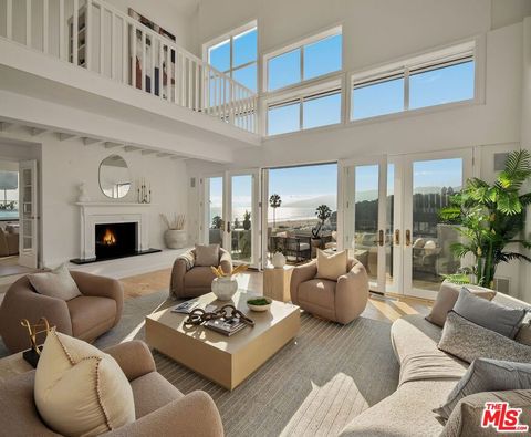 Photo of 143 Ocean Avenue Ext, Santa Monica, CA 90402 (MLS # 25611741)