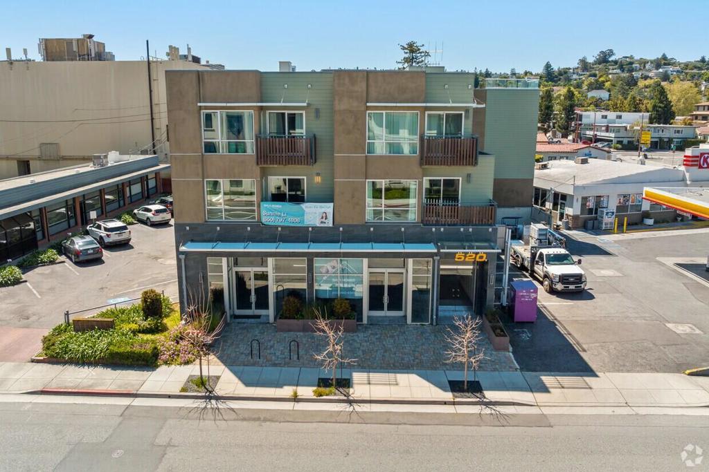 520 El Camino Real 102