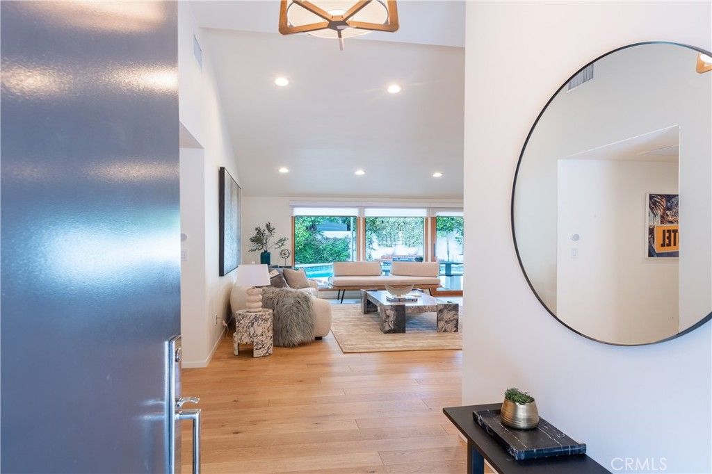 Photo of 4533 Collett Avenue, Encino, CA 91436 (MLS # SR25217587)