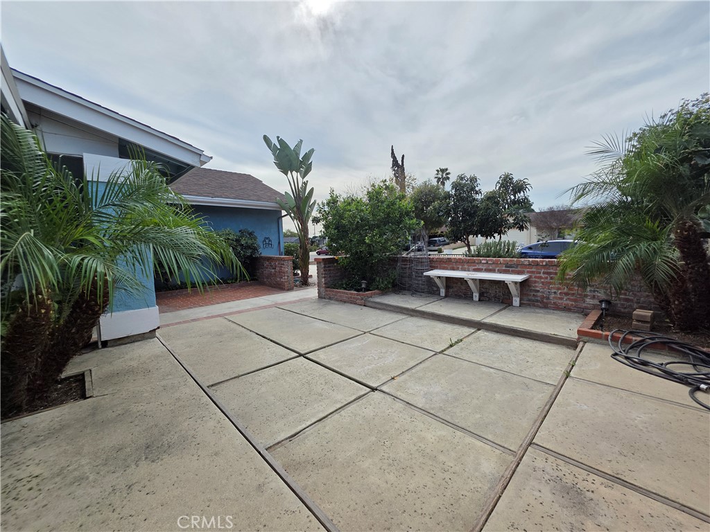 2041 S Oakland Avenue