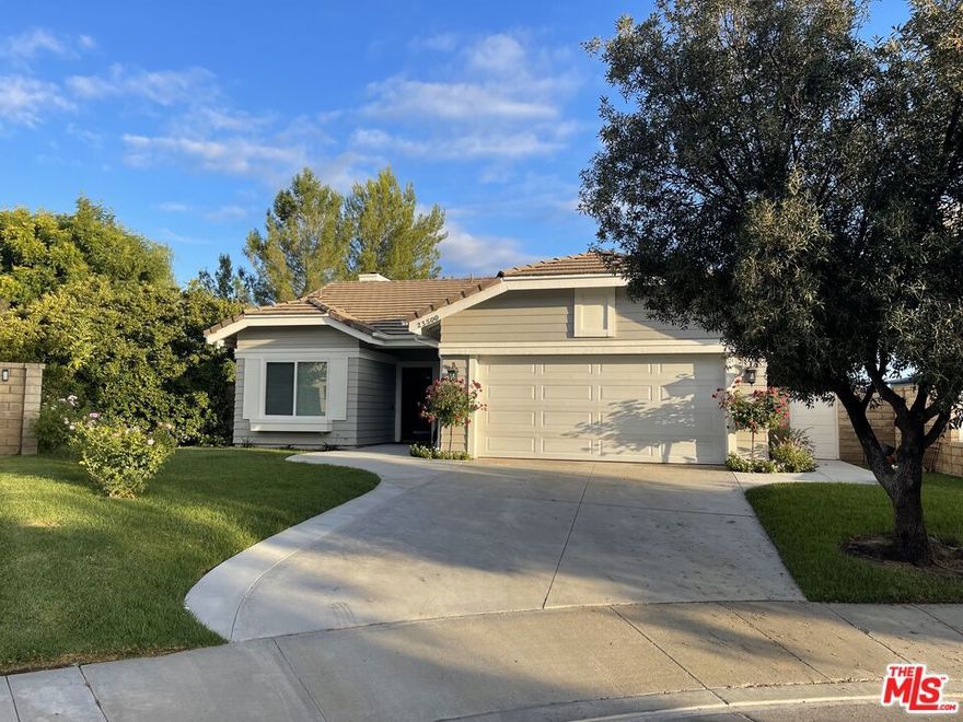 Furnished or Unfurnished negotiable.  Located in the  Northbridge HOA with 3 pools 1 clubhouse and 1 Tennis Court & Basketball Court. Near by Paseo's to walk to the Grandview Park and the Charles Helmers Elementary School.  Single story Cul de sac home remodeled home with Luxury vinyl flooring throughout, Recessed lighting, Kitchen has Quartz countertops.  Huge backyard with lush landscaping and city lights view.   It can be furnished short term to be negotiated.