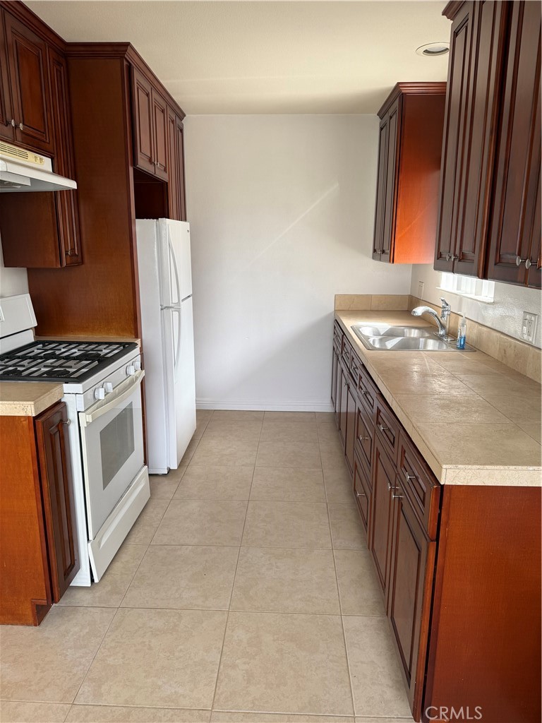 308 Avenida Granada D