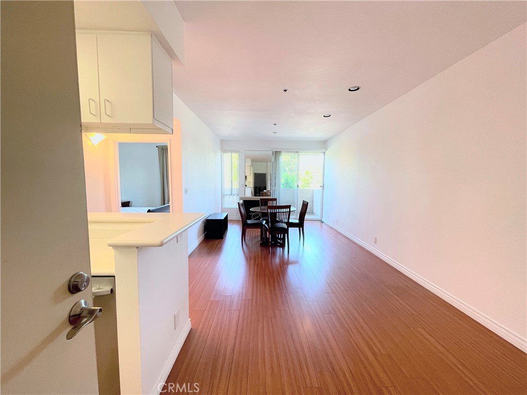 This charming 1-bedroom, 1-bathroom condo offers comfort, convenience, and a range of modern amenities. The unit comes equipped with essential appliances including stove, microwave, dishwasher, refrigerator and in unit washer and dryer. Enjoy the convenience of two dedicated parking spaces and an additional storage area.
The bedroom and dining area are fully furnished for immediate move-in, or can be delivered unfurnished upon request to suit your personal style.
Residents have access to a variety of community amenities, including a sparkling pool and spa, relaxing sauna, fully-equipped gym, and recreation room for entertaining or gatherings. The unit also features a private balcony, ideal for enjoying the California weather.
Centrally located in Reseda, CA, this condo provides easy access to shopping, dining, and transportation, making it a perfect blend of comfort and convenience.